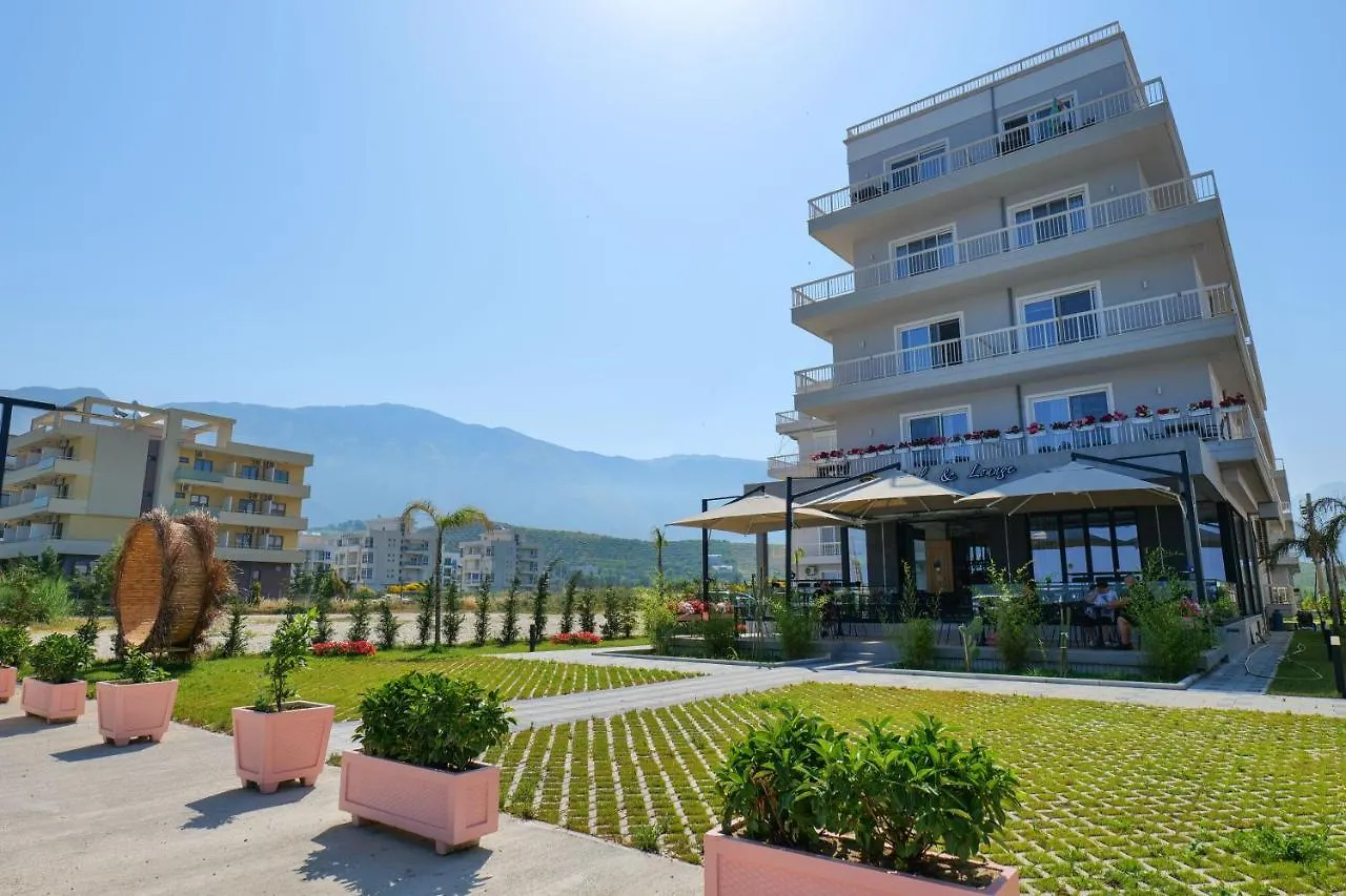 The Peak Hotel & Lounge Radhime