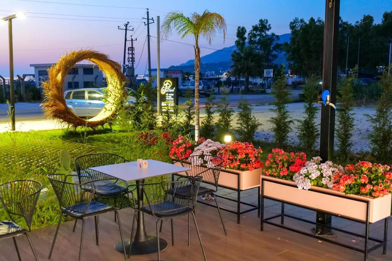 Aparthotel The Peak Hotel & Lounge Radhime Albania