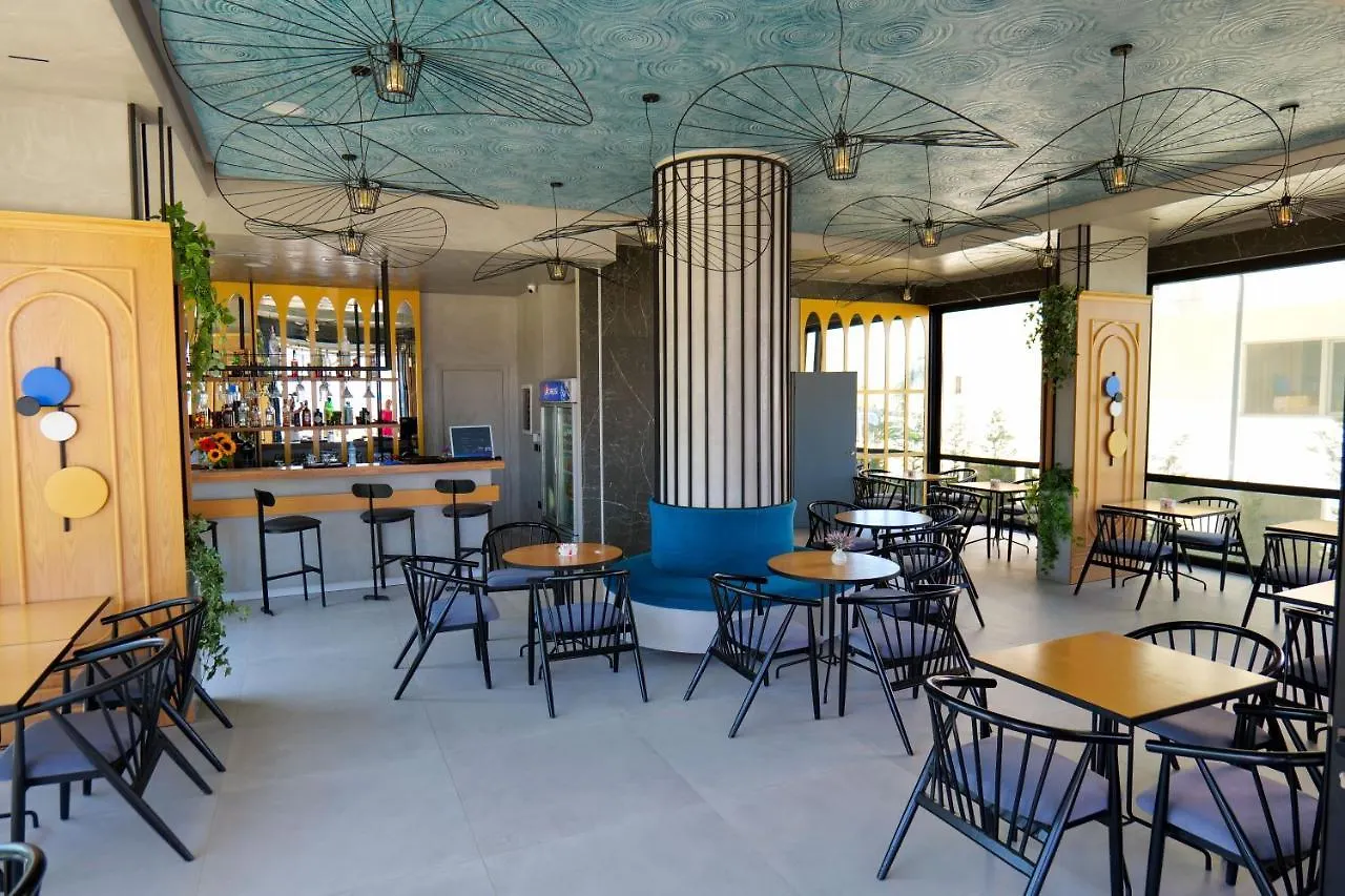 The Peak Hotel & Lounge Radhime Aparthotel