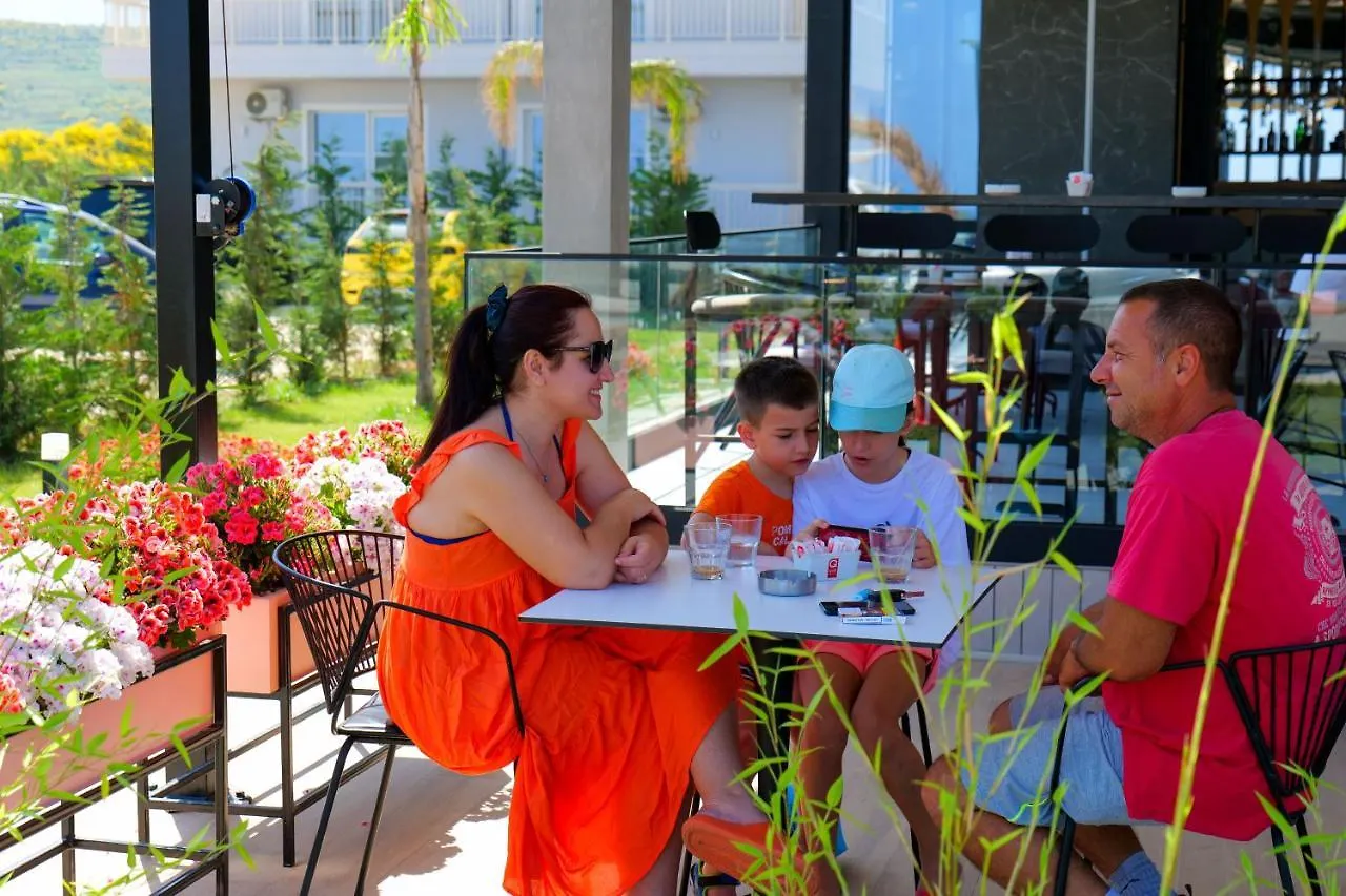 Aparthotel The Peak Hotel & Lounge Radhime Albania