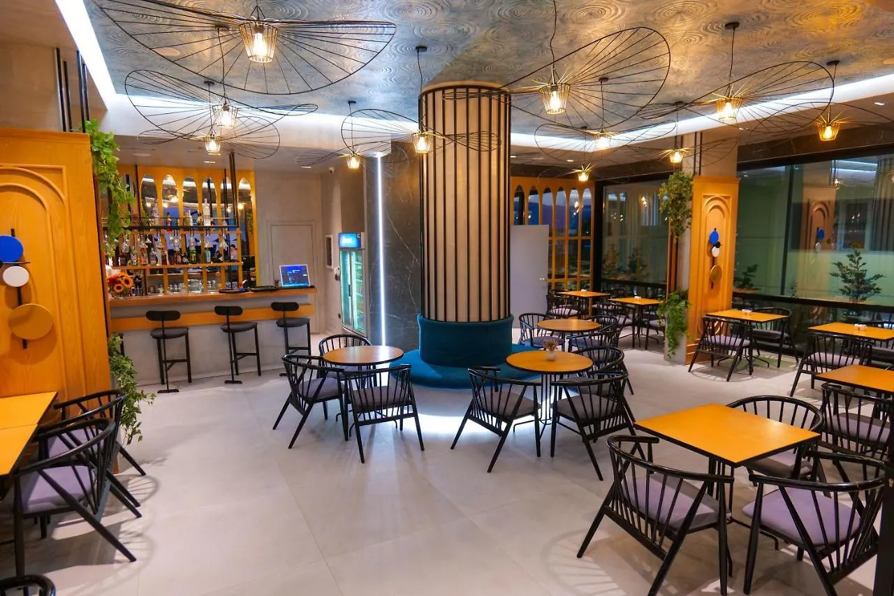 The Peak Hotel & Lounge Radhime Aparthotel